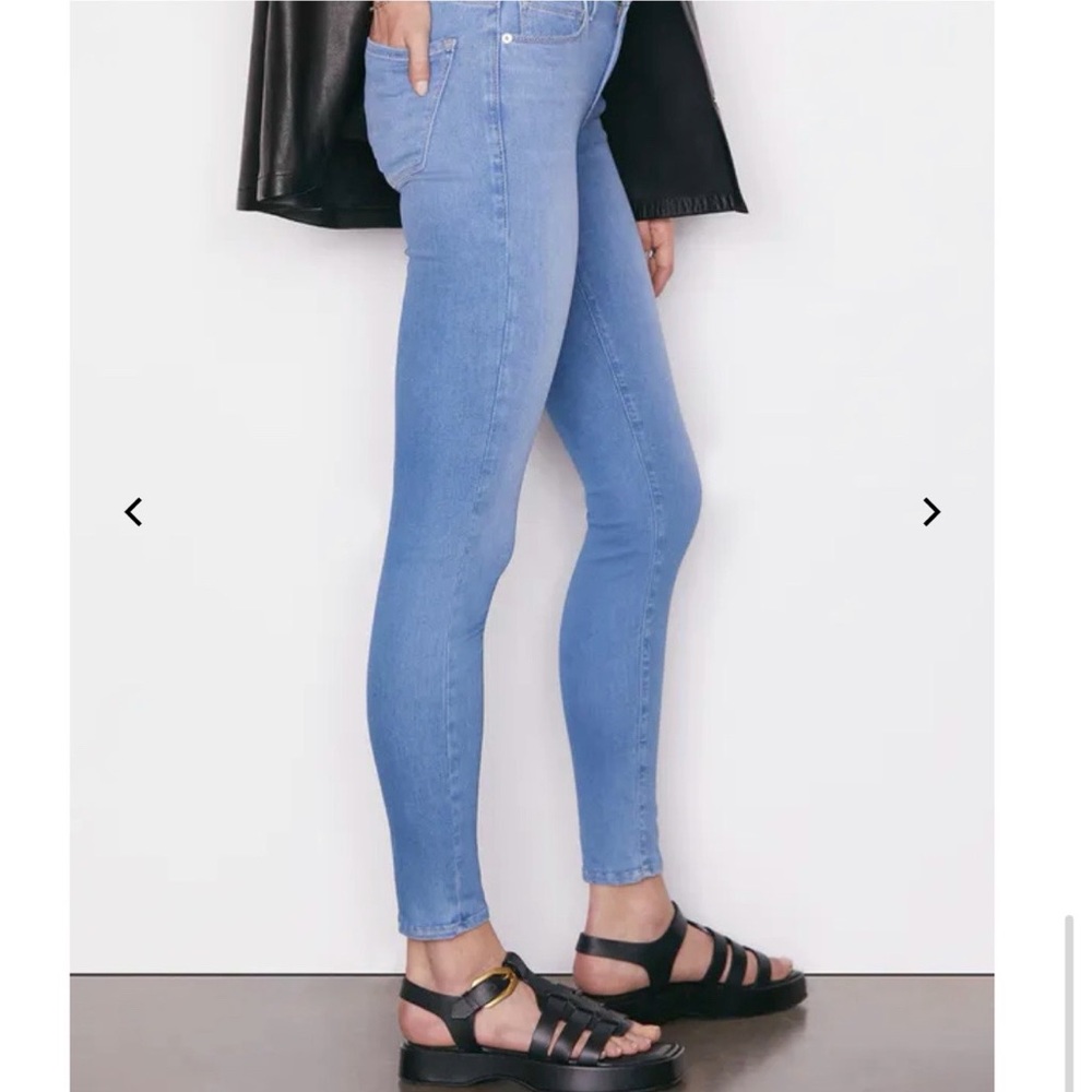 Frame Light Wash Mid Rise Skinny Jeans